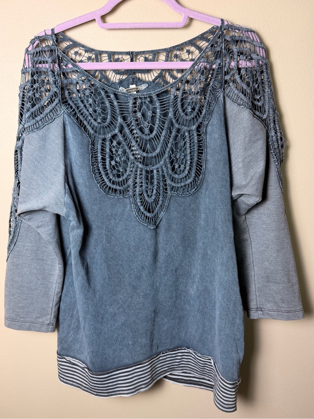 Gimmicks by BKE Y2K Gray Acid Wash Crochet Lace Boho Top Medium Cotton